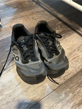 On Running Women’s Cloudswift Running Shoes - Gray/Black